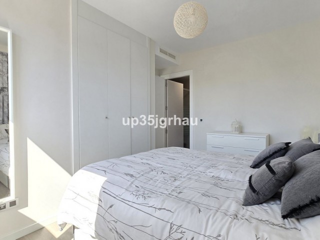 Apartamento con 2 Dormitorios  en Estepona
