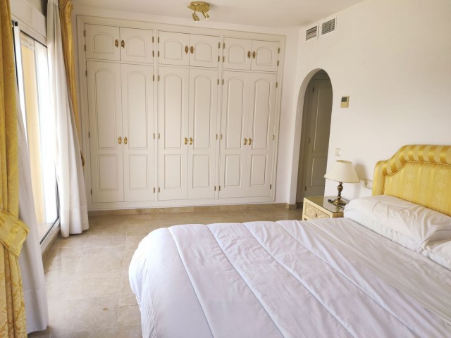 Villa avec 4 Chambres  à San Roque Club