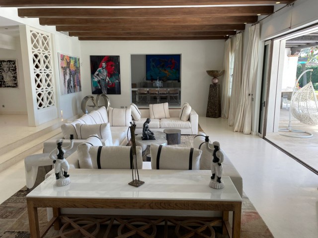 8 Bedrooms Villa in Guadalmina Baja