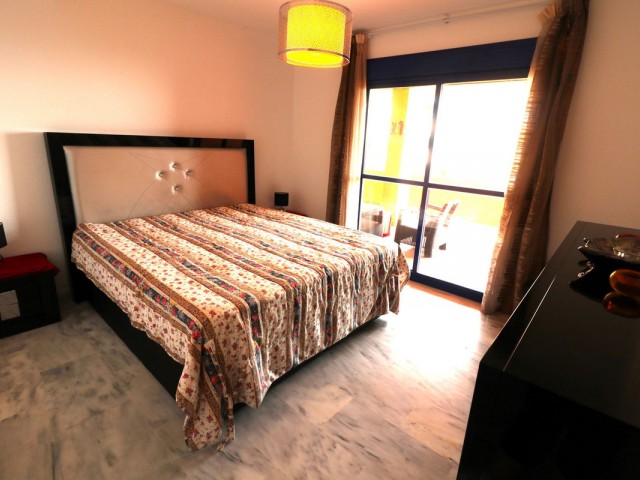 Apartamento con 4 Dormitorios  en Manilva