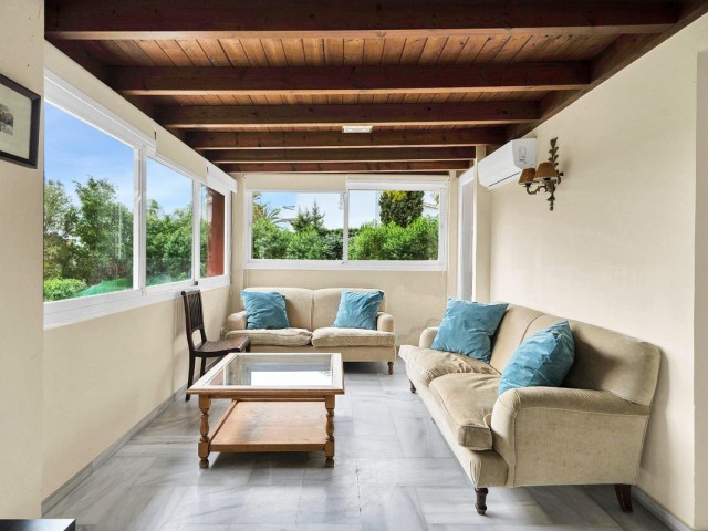 5 Bedrooms Villa in Elviria