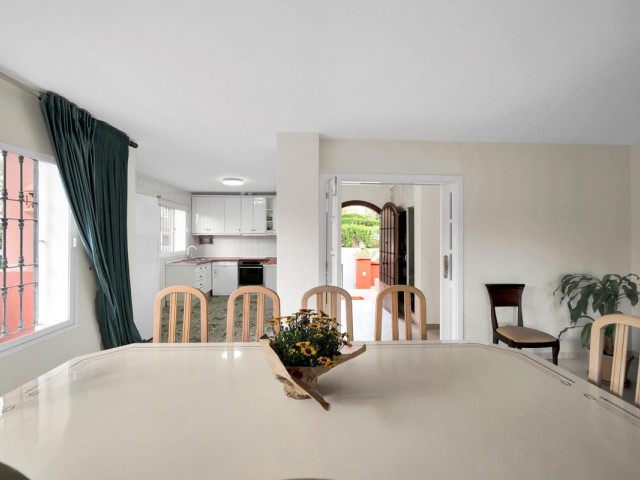 5 Bedrooms Villa in Elviria