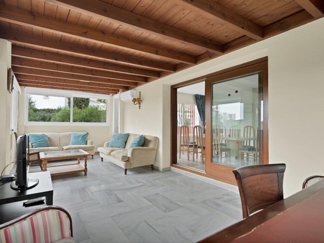 5 Bedrooms Villa in Elviria