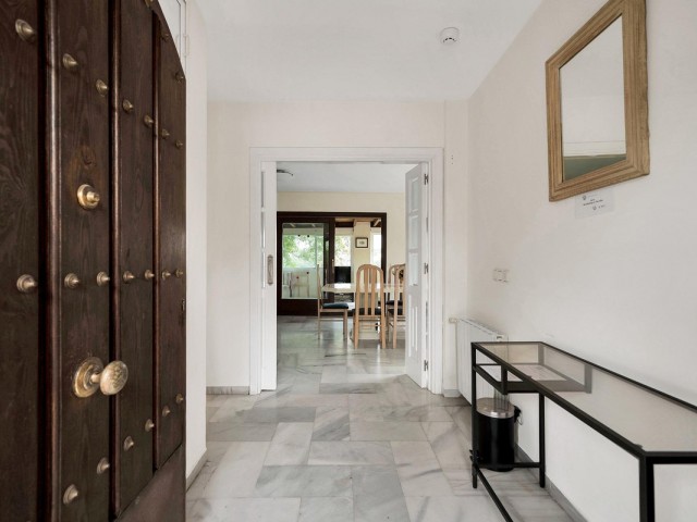 5 Bedrooms Villa in Elviria