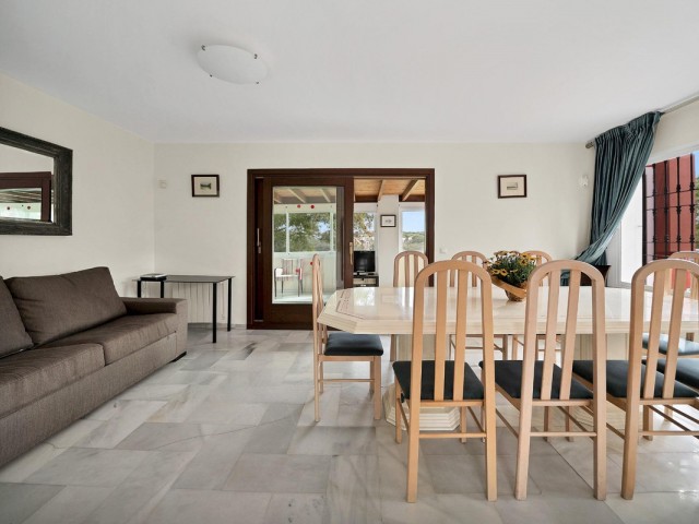 5 Bedrooms Villa in Elviria