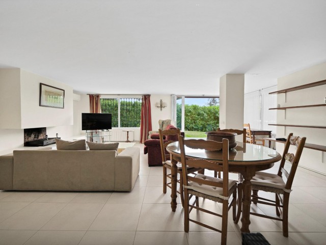 5 Bedrooms Villa in Elviria