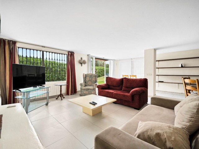 5 Bedrooms Villa in Elviria