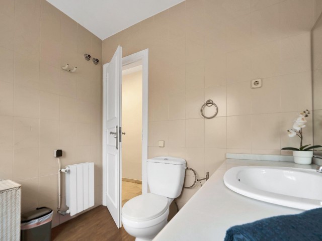 5 Bedrooms Villa in Elviria