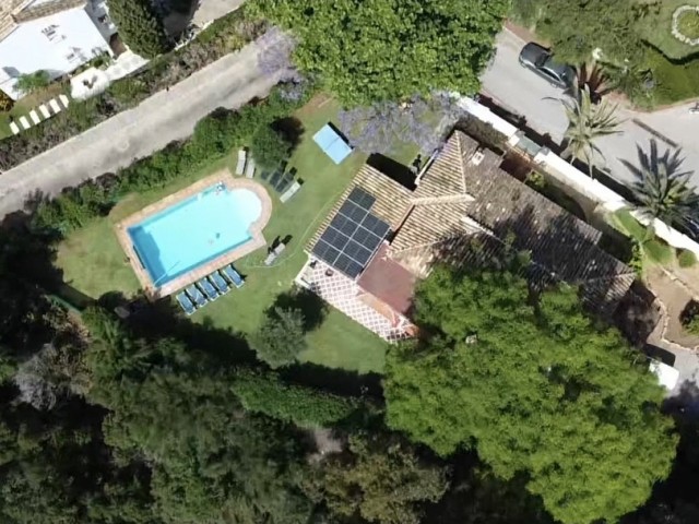 5 Bedrooms Villa in Elviria
