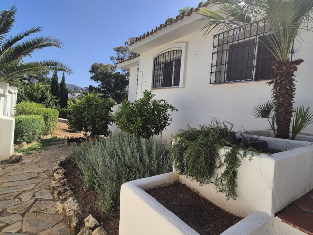 5 Bedrooms Villa in Elviria