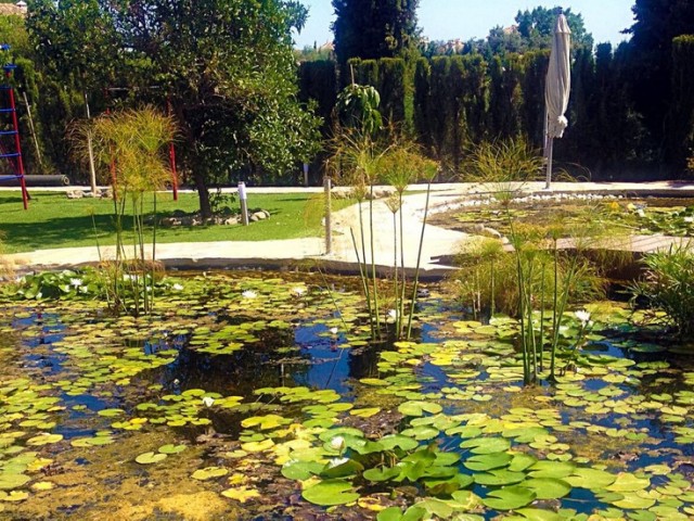 Villa con 6 Dormitorios  en Elviria