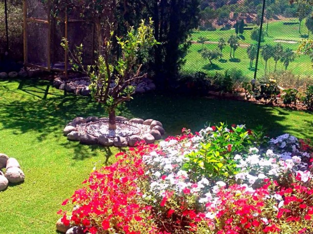 Villa con 6 Dormitorios  en Elviria