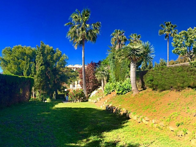 Villa con 6 Dormitorios  en Elviria