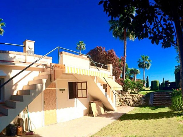 Villa con 6 Dormitorios  en Elviria