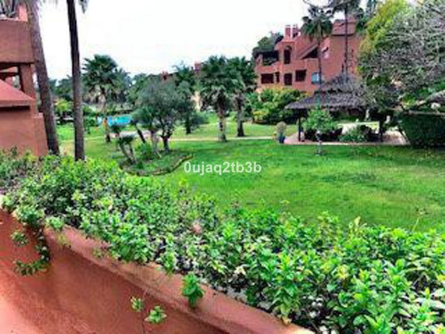 Apartamento con 3 Dormitorios  en New Golden Mile