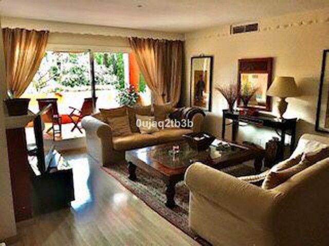 Apartamento con 3 Dormitorios  en New Golden Mile