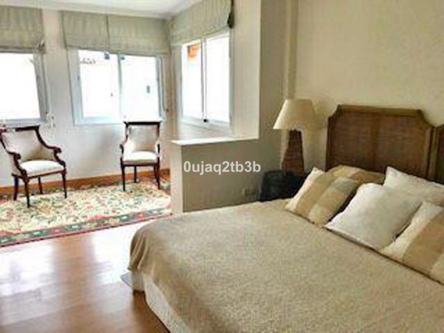 Apartamento con 3 Dormitorios  en New Golden Mile