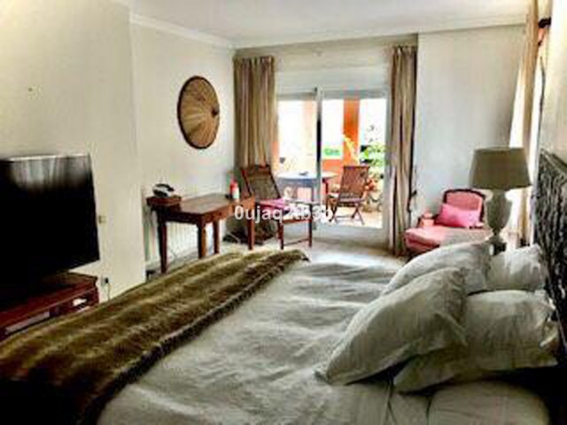 Apartamento con 3 Dormitorios  en New Golden Mile