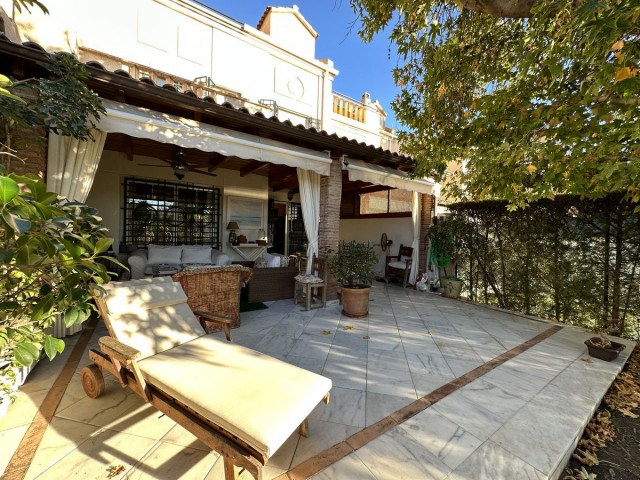 Villa avec 5 Chambres  à Málaga Este