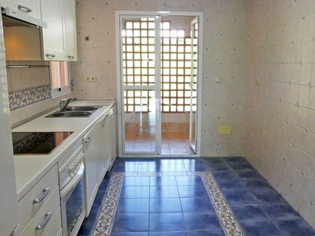 Apartamento con 2 Dormitorios  en Guadalmina Baja