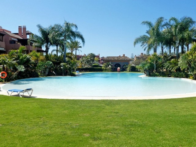 2 Makuuhuoneen Huoneisto Guadalmina Baja