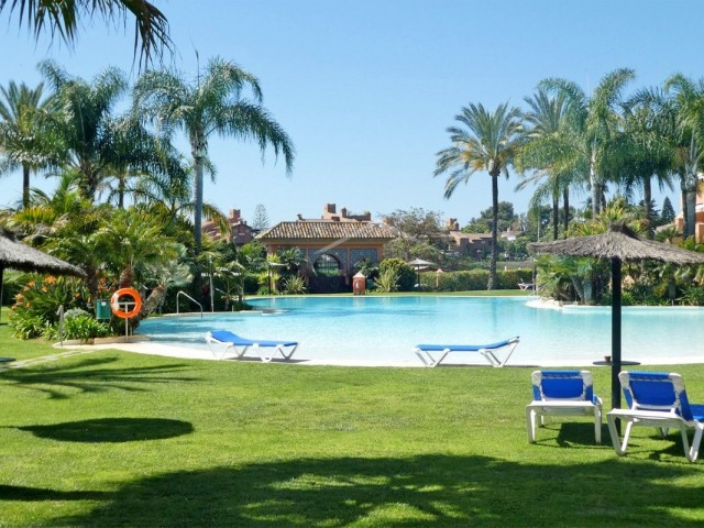 2 Makuuhuoneen Huoneisto Guadalmina Baja