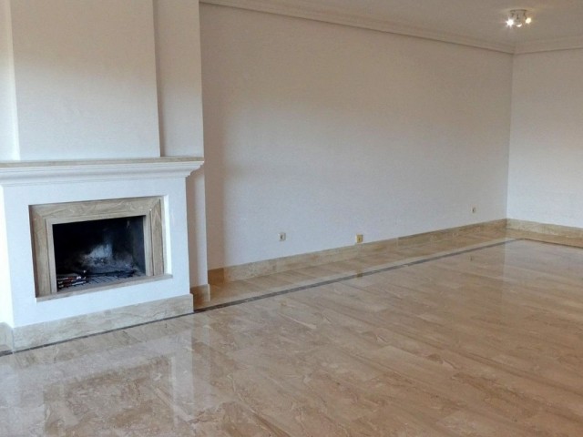 2 Makuuhuoneen Huoneisto Guadalmina Baja