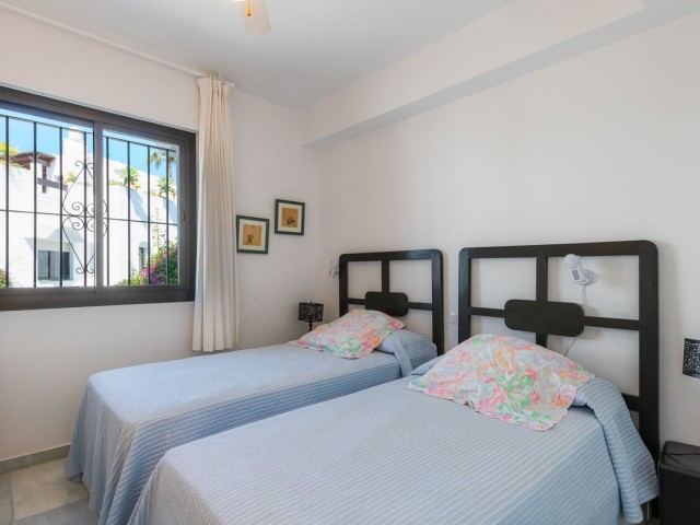 Adosado con 3 Dormitorios  en Marbella
