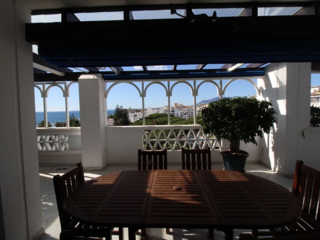 Penthouse avec 4 Chambres  à Puerto Banús