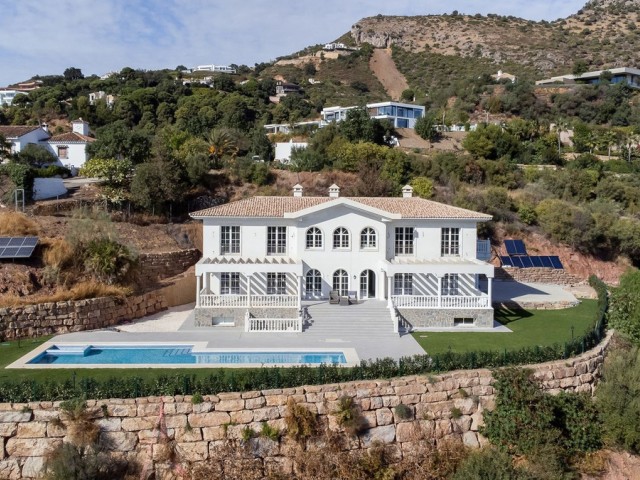 6 Bedrooms Villa in Marbella