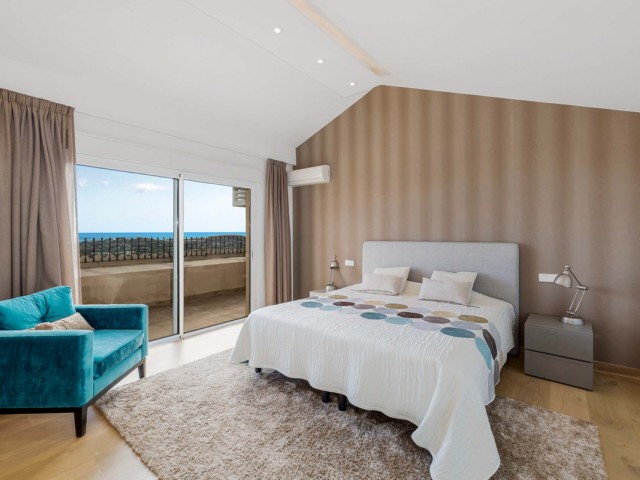 Penthouse avec 4 Chambres  à Nueva Andalucía