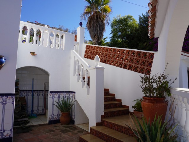 Villa con 4 Dormitorios  en Caleta de Vélez
