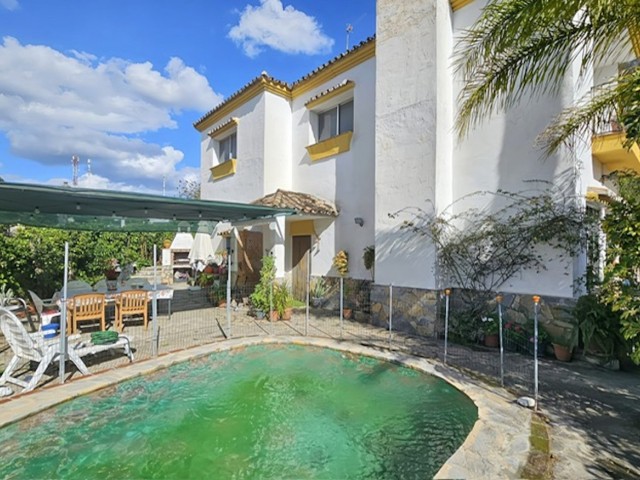 Villa avec 5 Chambres  à San Pedro de Alcántara