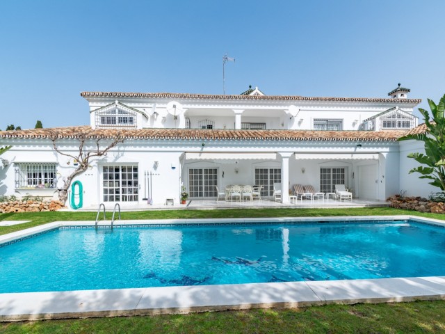 Villa avec 5 Chambres  à Guadalmina Alta