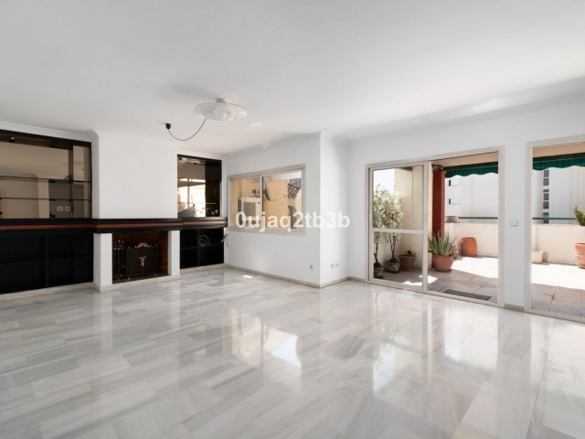 Penthouse avec 4 Chambres  à Marbella