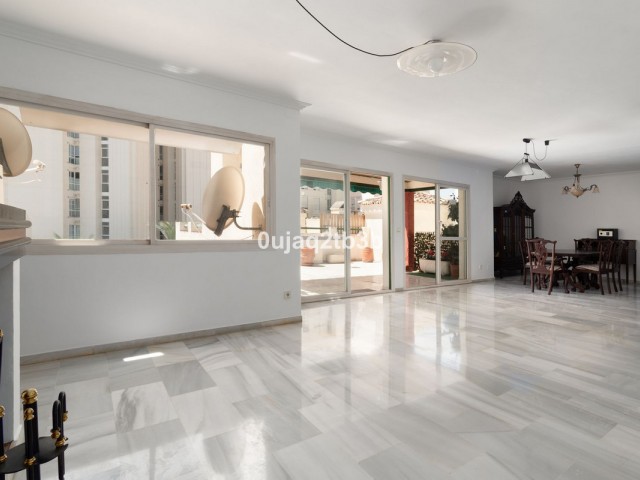 Penthouse avec 4 Chambres  à Marbella