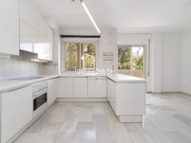 Penthouse avec 4 Chambres  à Marbella