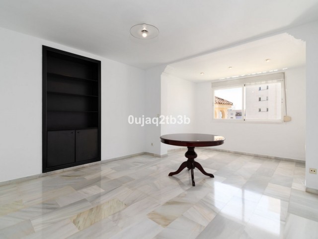 Penthouse avec 4 Chambres  à Marbella