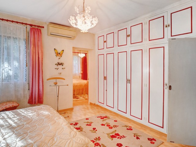 3 Bedrooms Villa in Marbesa