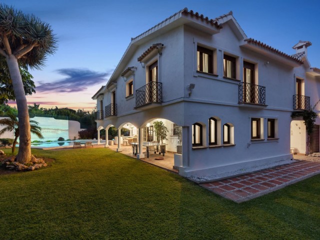 Villa con 4 Dormitorios  en Guadalmina Baja