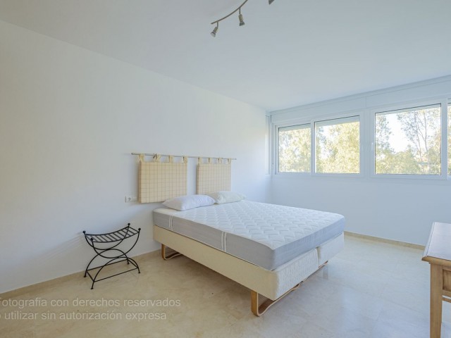 Adosado con 3 Dormitorios  en Nueva Andalucía