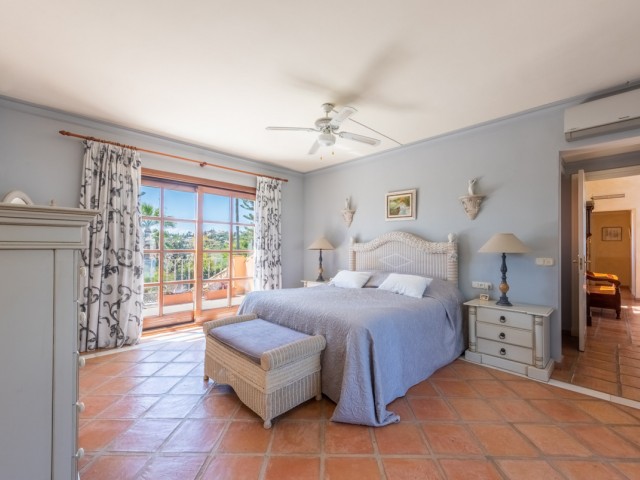 Villa con 6 Dormitorios  en Nueva Andalucía