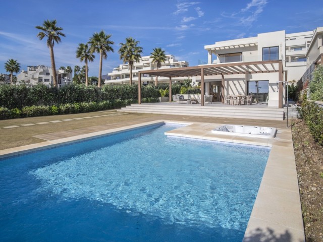 5 Bedrooms Villa in New Golden Mile