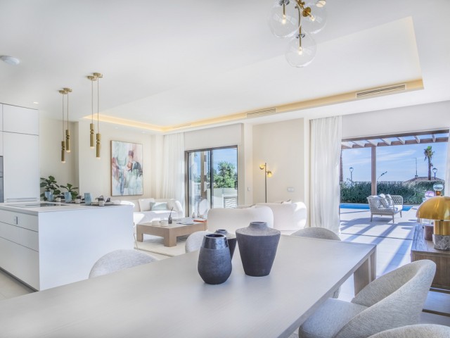 5 Bedrooms Villa in New Golden Mile