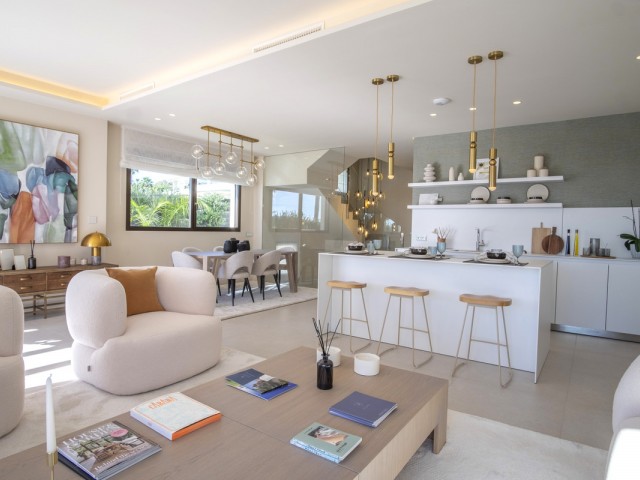 5 Bedrooms Villa in New Golden Mile