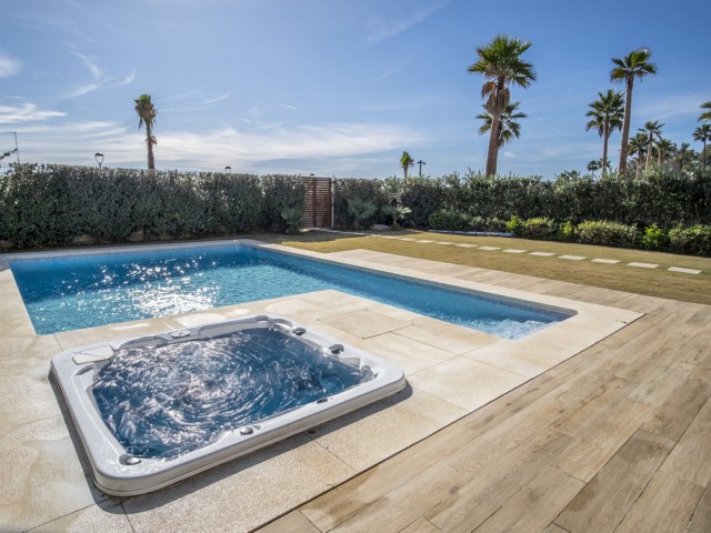 5 Bedrooms Villa in New Golden Mile