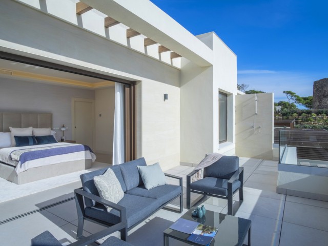 5 Bedrooms Villa in New Golden Mile