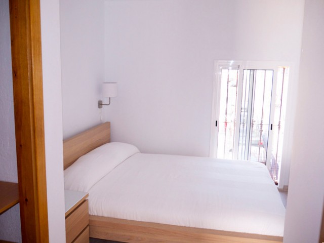 Comercial con 8 Dormitorios  en Estepona
