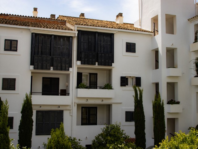 2 Bedrooms Apartment in Elviria