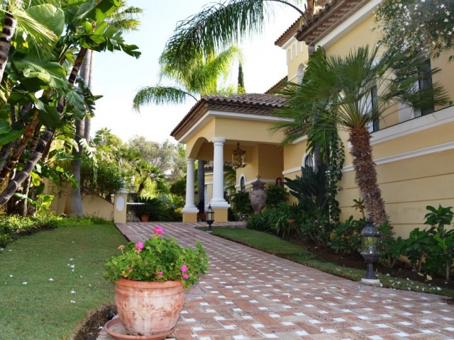 Villa avec 5 Chambres  à El Paraiso